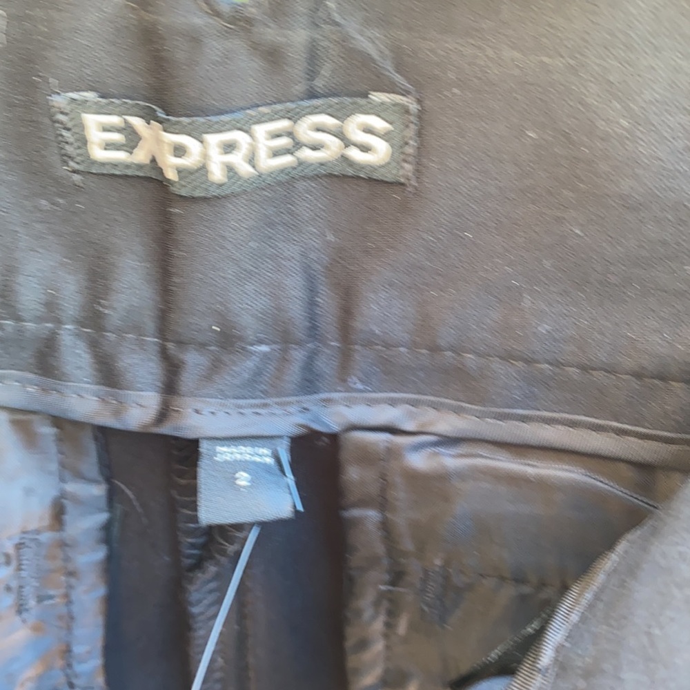Express Shorts - Picture 9 of 10
